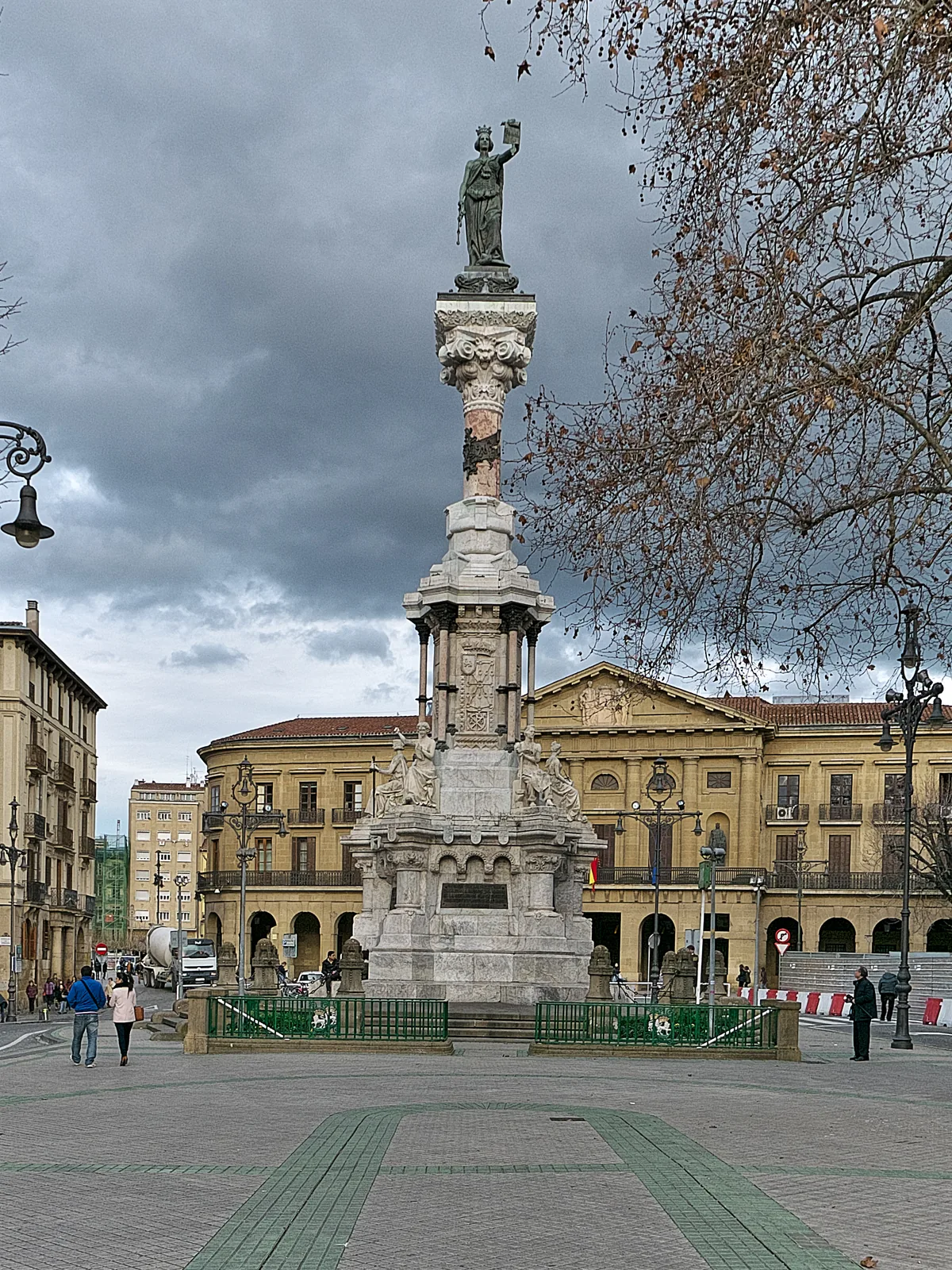 Pamplona skyline